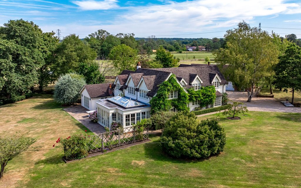 Property photo 1 of 39 Walnut Tree House