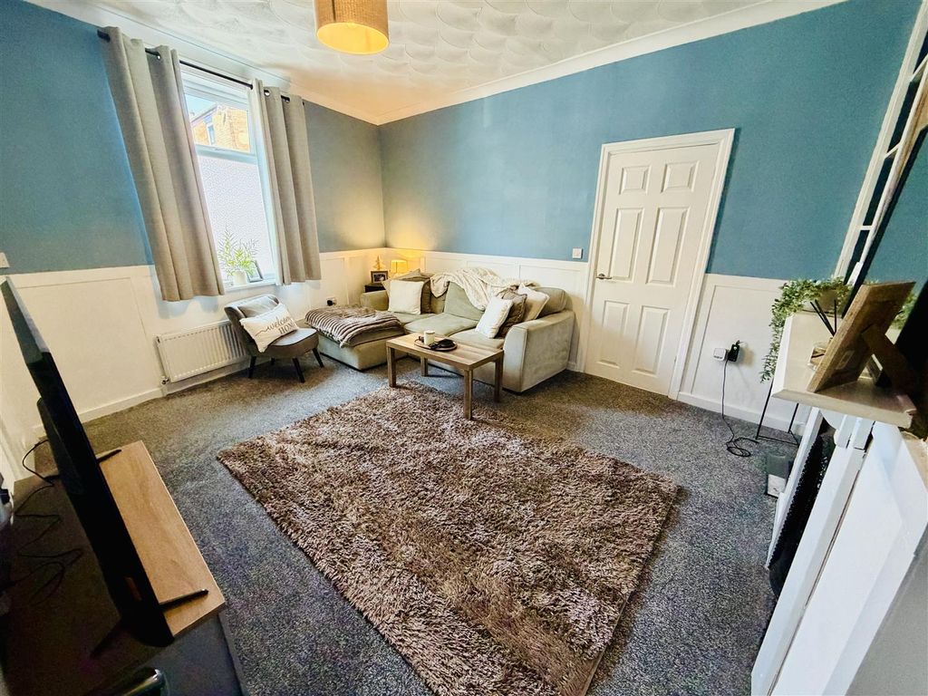 Property photo 3 of 23 Living Room