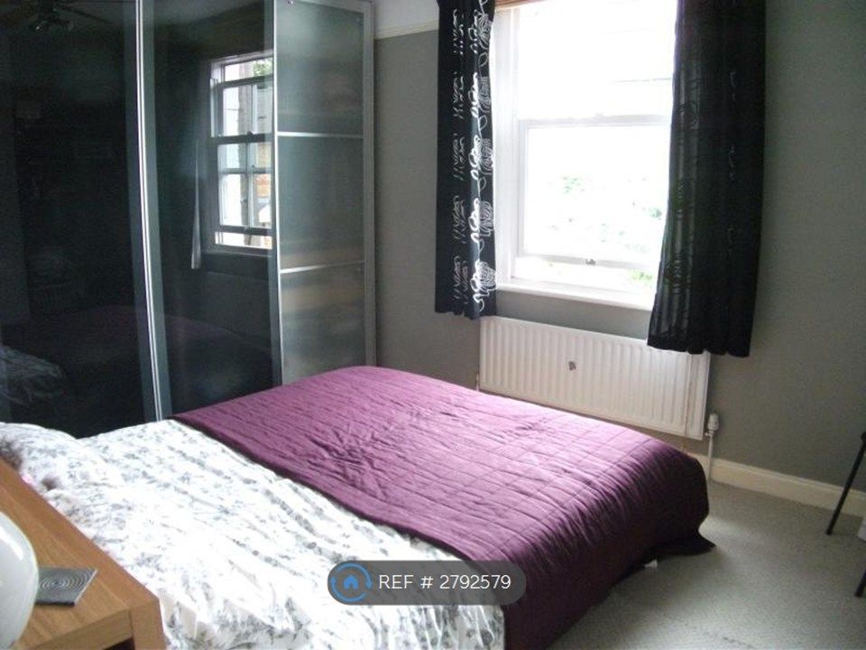Property photo 2 of 10 Double Bedroom 1