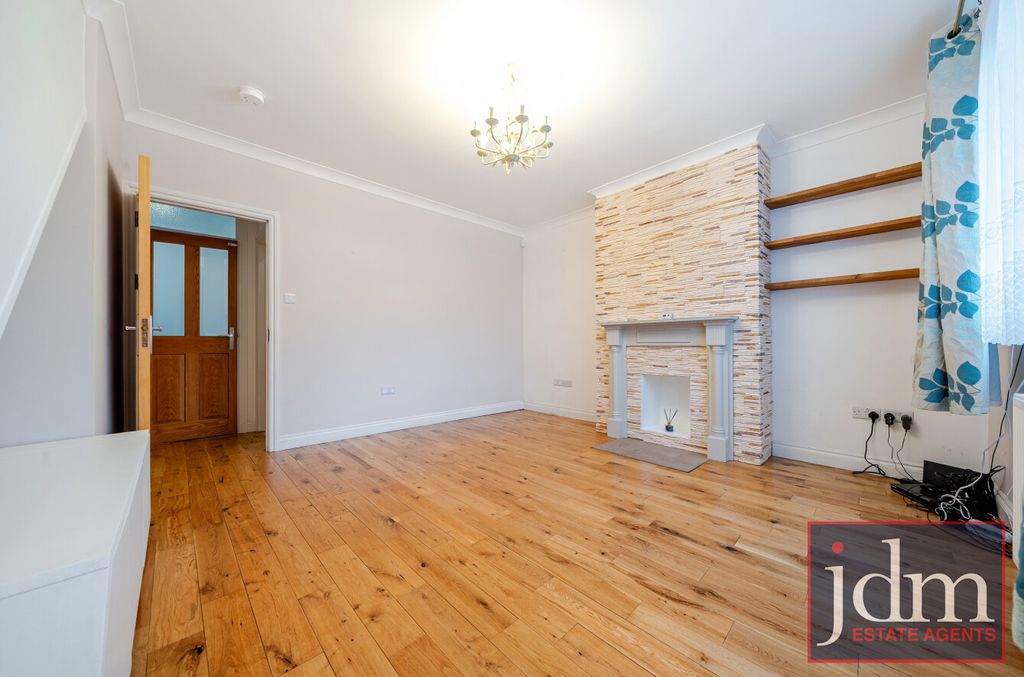 Property photo 3 of 13 0c0Edf31-744c-4A9...