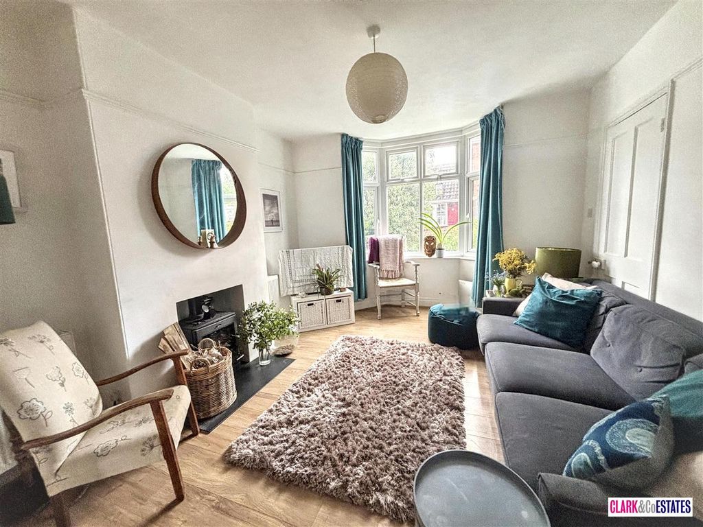 Property photo 2 of 12 Lounge