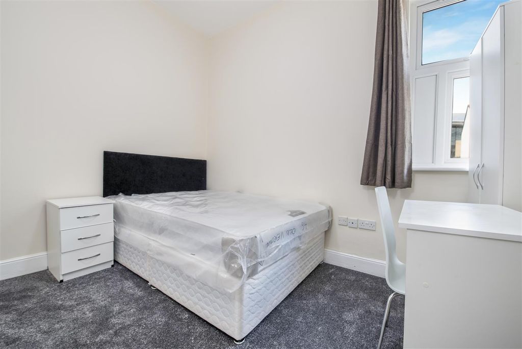 Additional image 20 of 9 bed semi-detached house for saleStuart Road, High Wycombe HP13