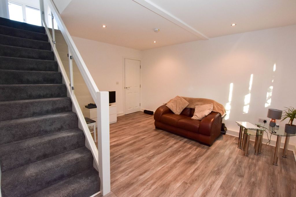 Property photo 3 of 11 Photo 11