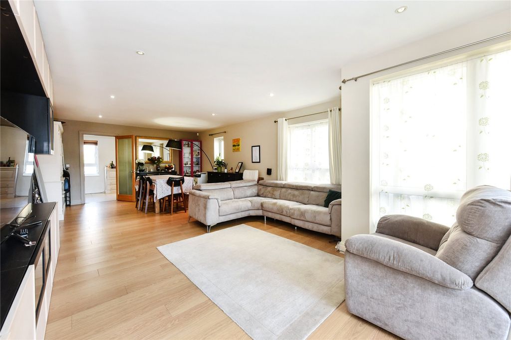 Property photo 3 of 19 Picture No. 04