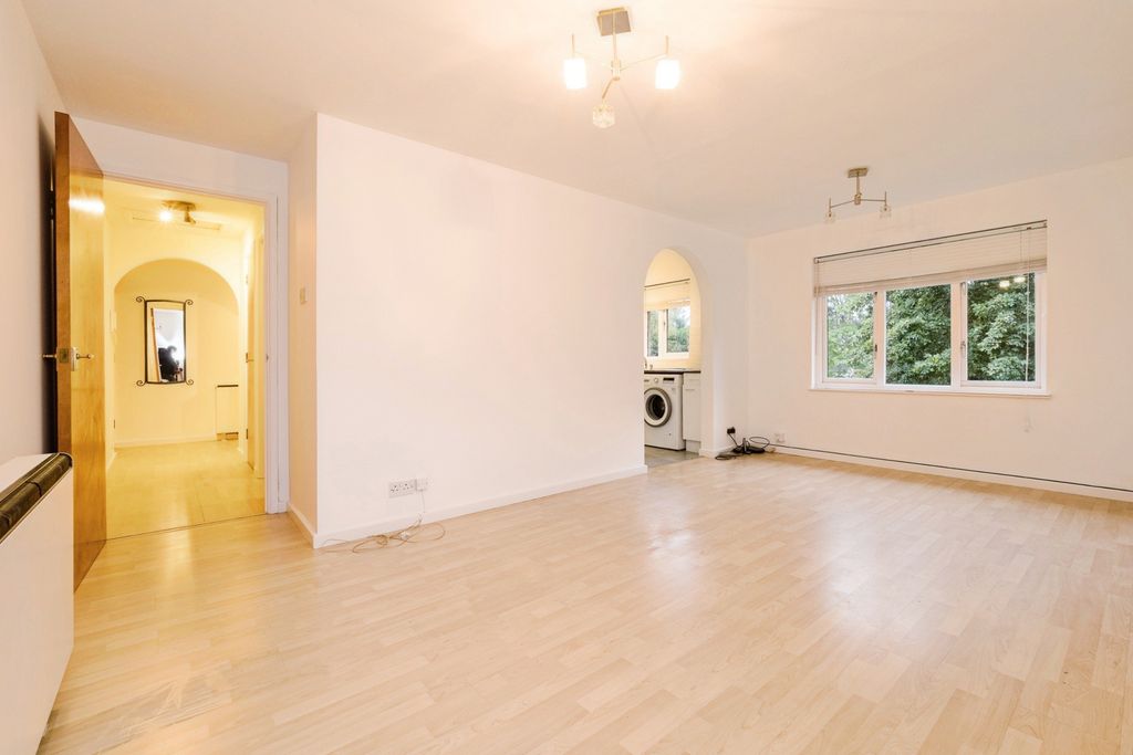 Property photo 3 of 16 Photo