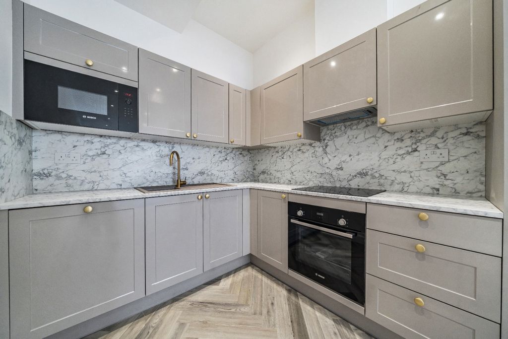 Property photo 3 of 12 4484893