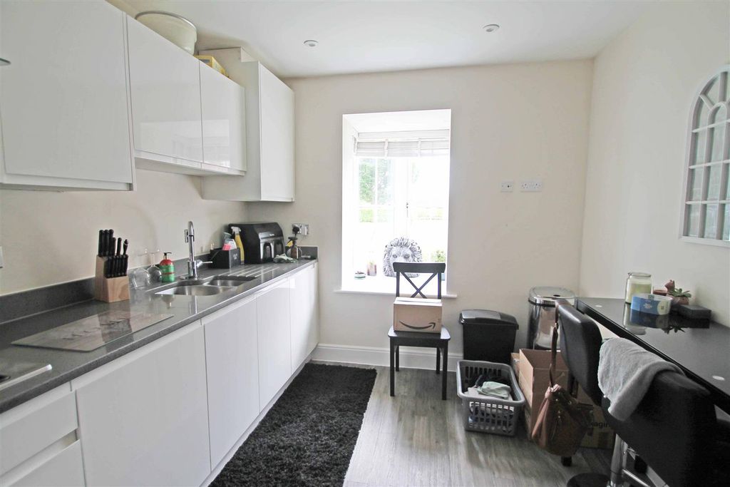 Property photo 3 of 13 Kitchen