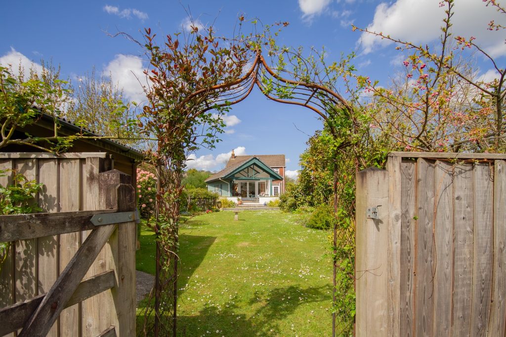 Property photo 2 of 19 Tps 01208 872 728-22