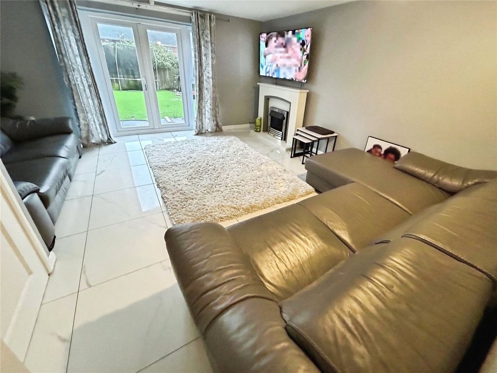 Property photo 2 of 12 Lounge/Diner