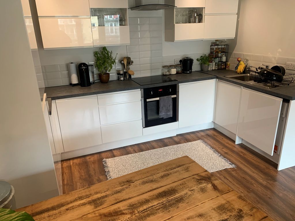 Property photo 2 of 11 Kitchen