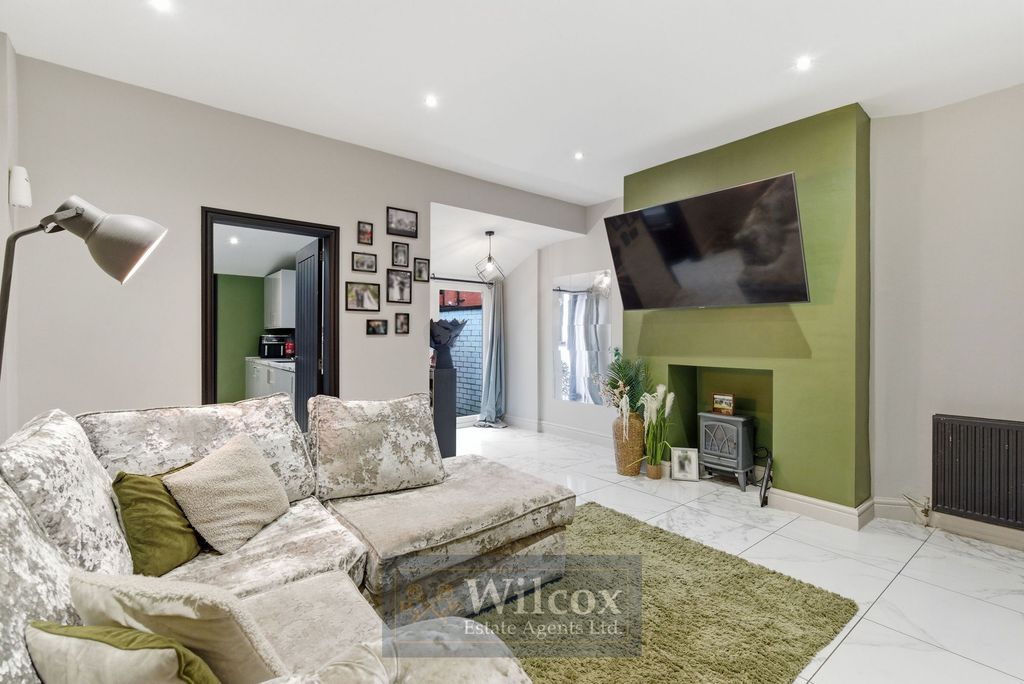 Property photo 3 of 28