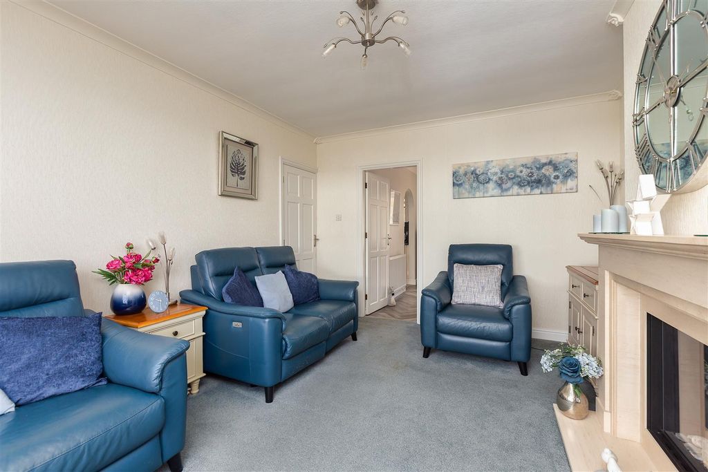 Property photo 3 of 25