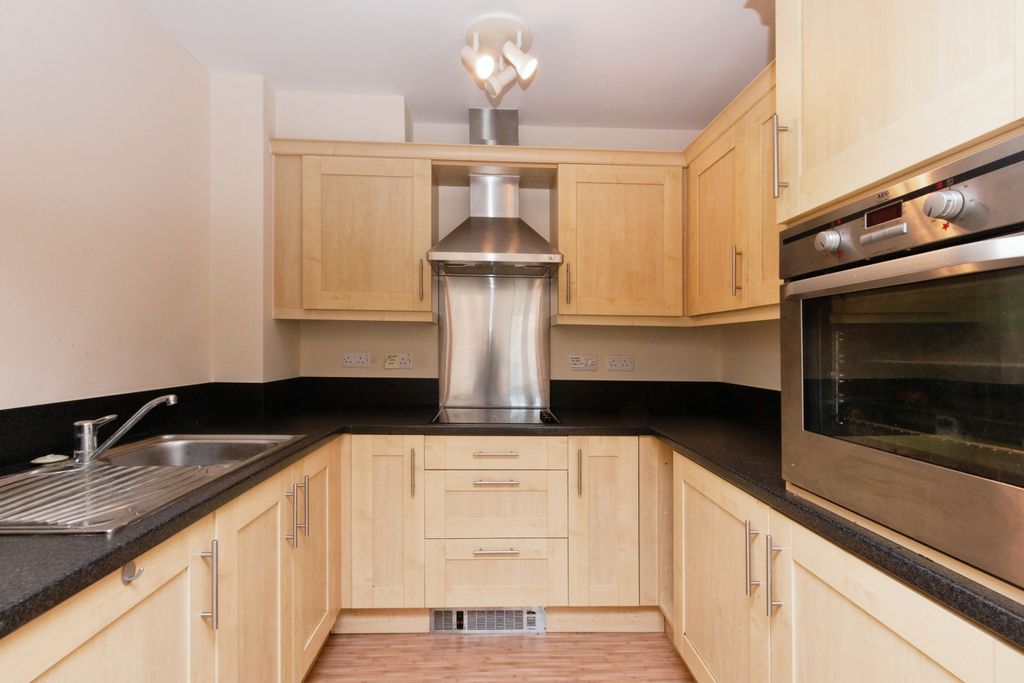 Property photo 3 of 10 Kitchen