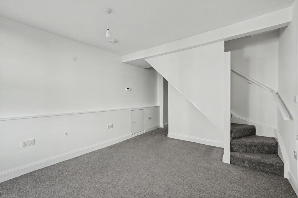 Property photo 3 of 10 Lounge