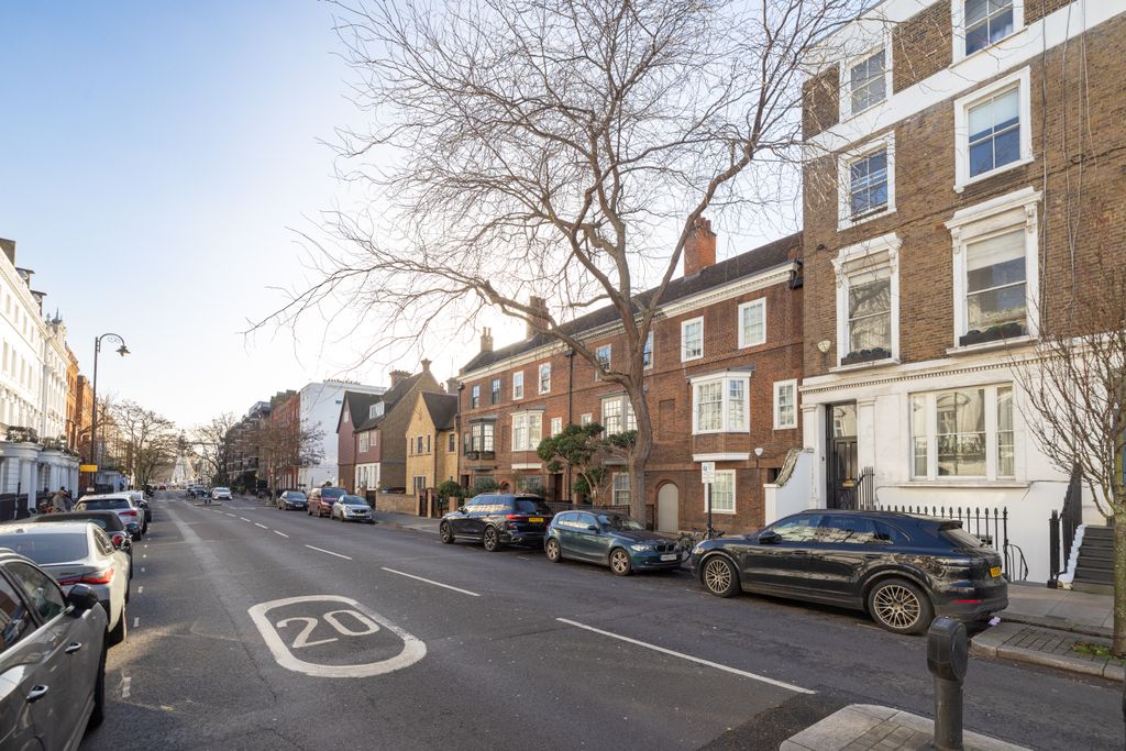 Property photo 1 of 8 Exterior