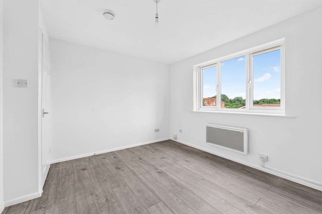 Property photo 3 of 15 Aik05052