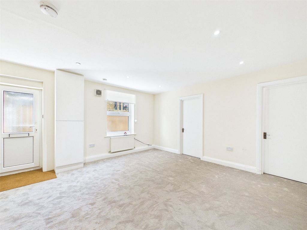 Property photo 3 of 7 Picture No. 07