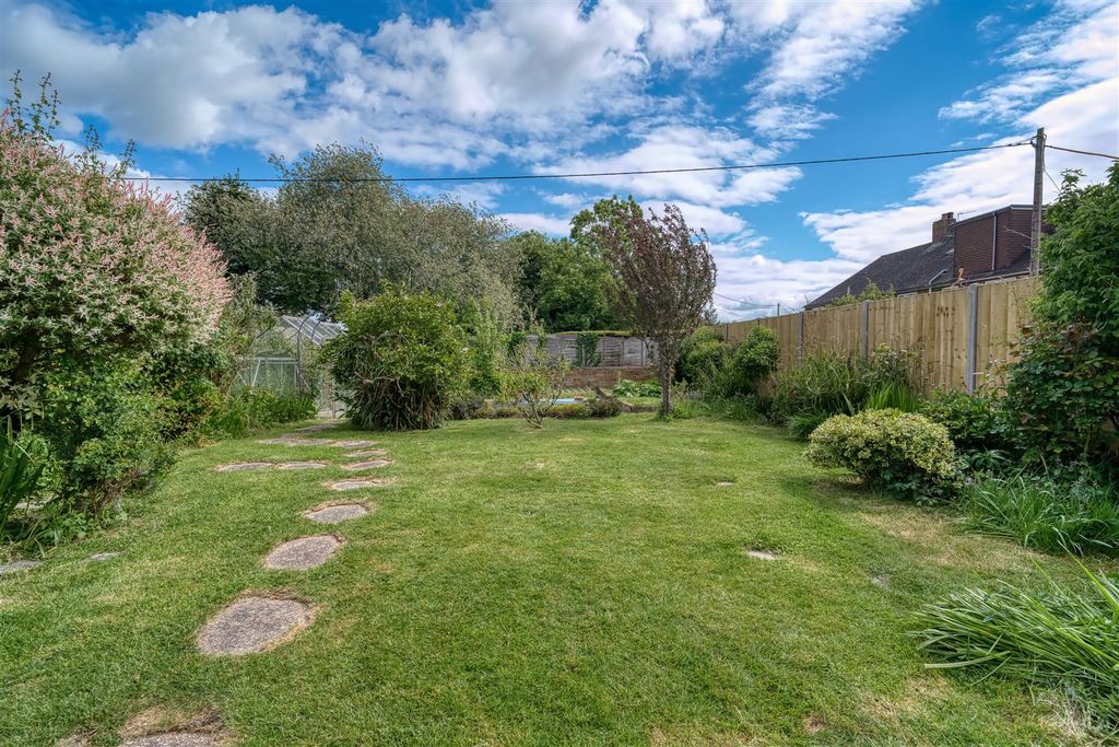 Property photo 2 of 11 Garden