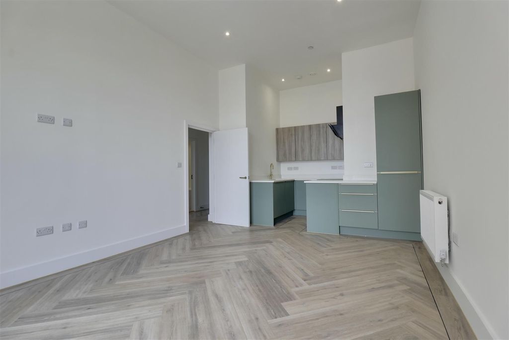 Property photo 1 of 10 Aed382A8-3771-412F-B1C8-347D00Cffa36_1_201_A.Jpeg