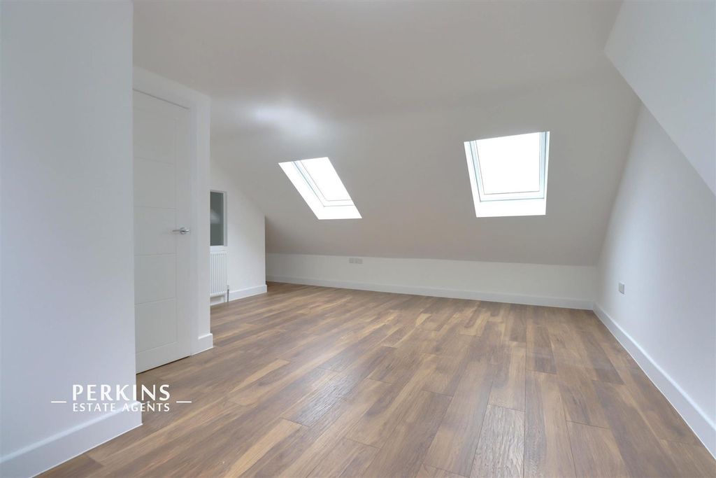 Property photo 3 of 8 Loft.Jpg