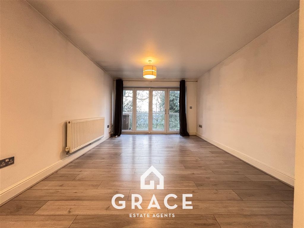 Property photo 3 of 8 Lounge/Diner