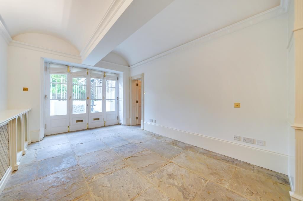Property photo 1 of 18 Bedroom 1