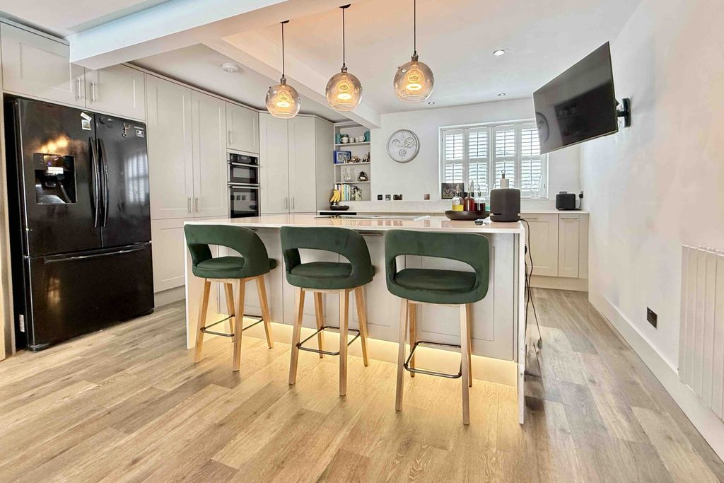 Property photo 2 of 26 Gallery