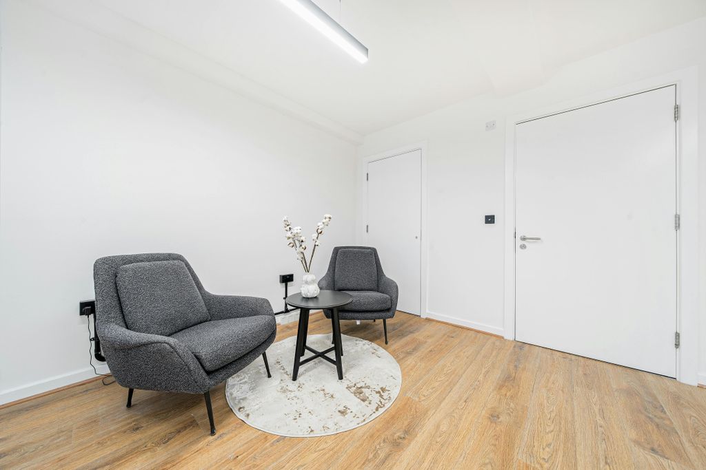 Property photo 3 of 17 1300527186839Fe5A9F79Earw 13.Jpg