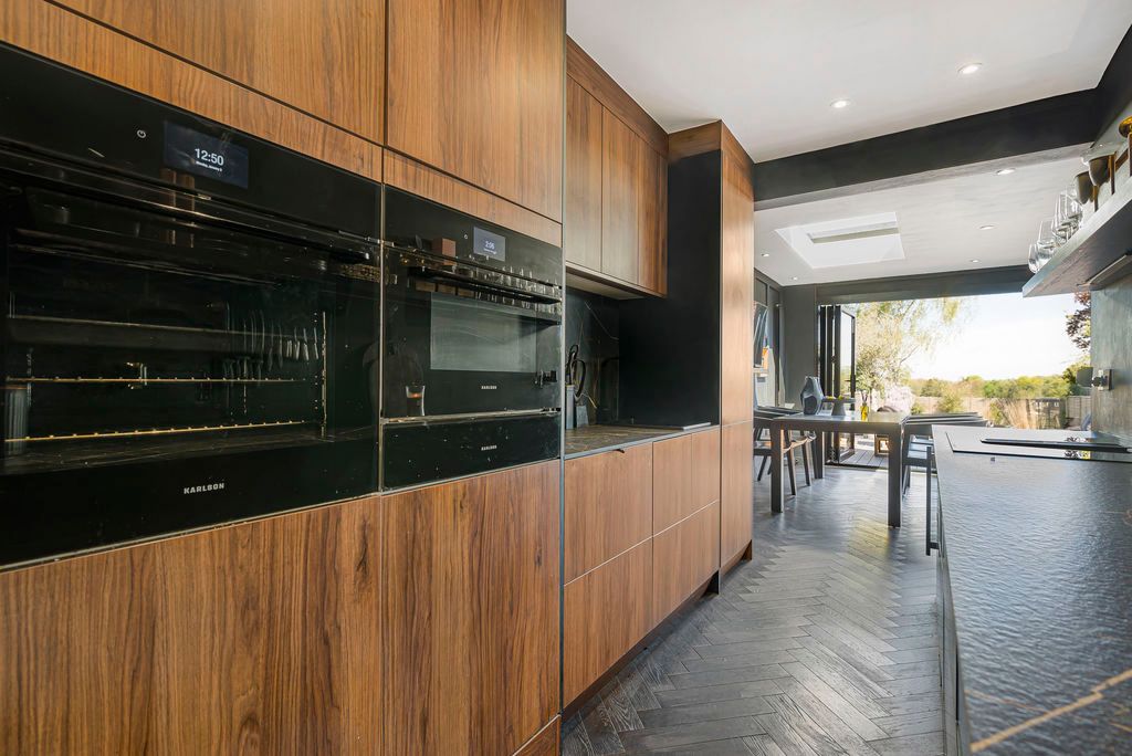 Property photo 3 of 25 Photo 30