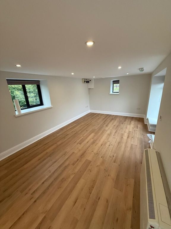 Property photo 3 of 8 Lounge