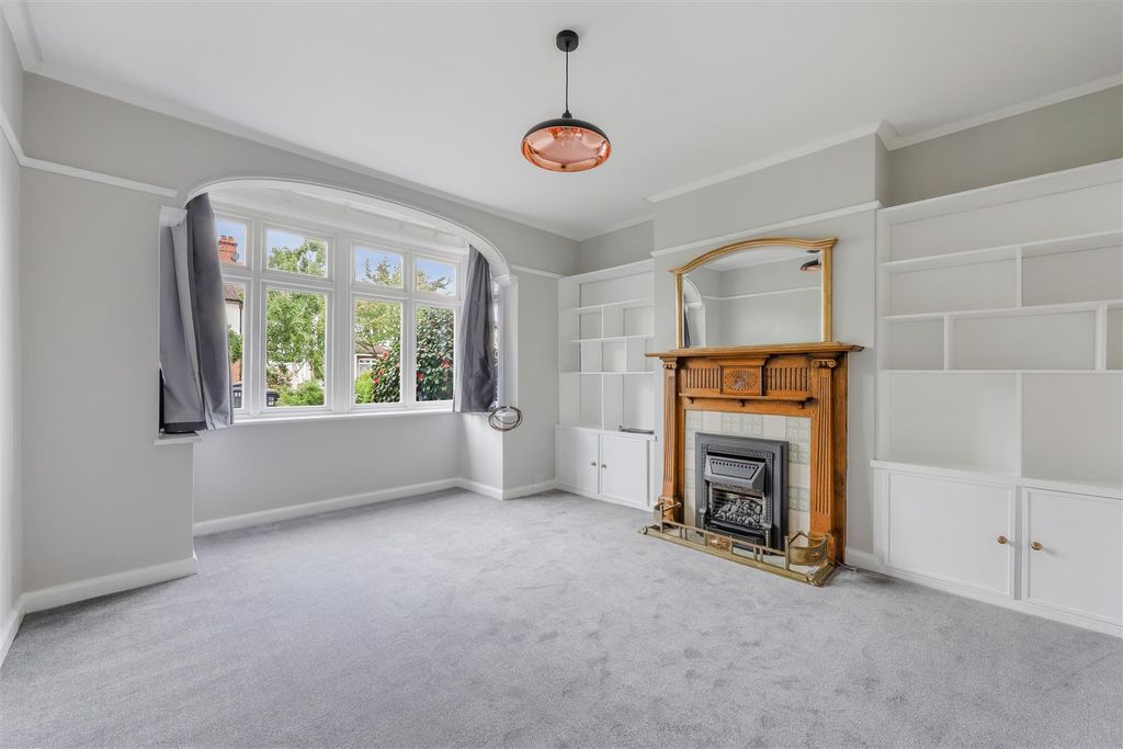 Property photo 2 of 16 Sandbourne Avenue, .Jpg