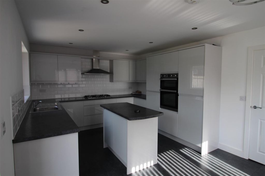 Property photo 3 of 13 Img_0244.Jpg