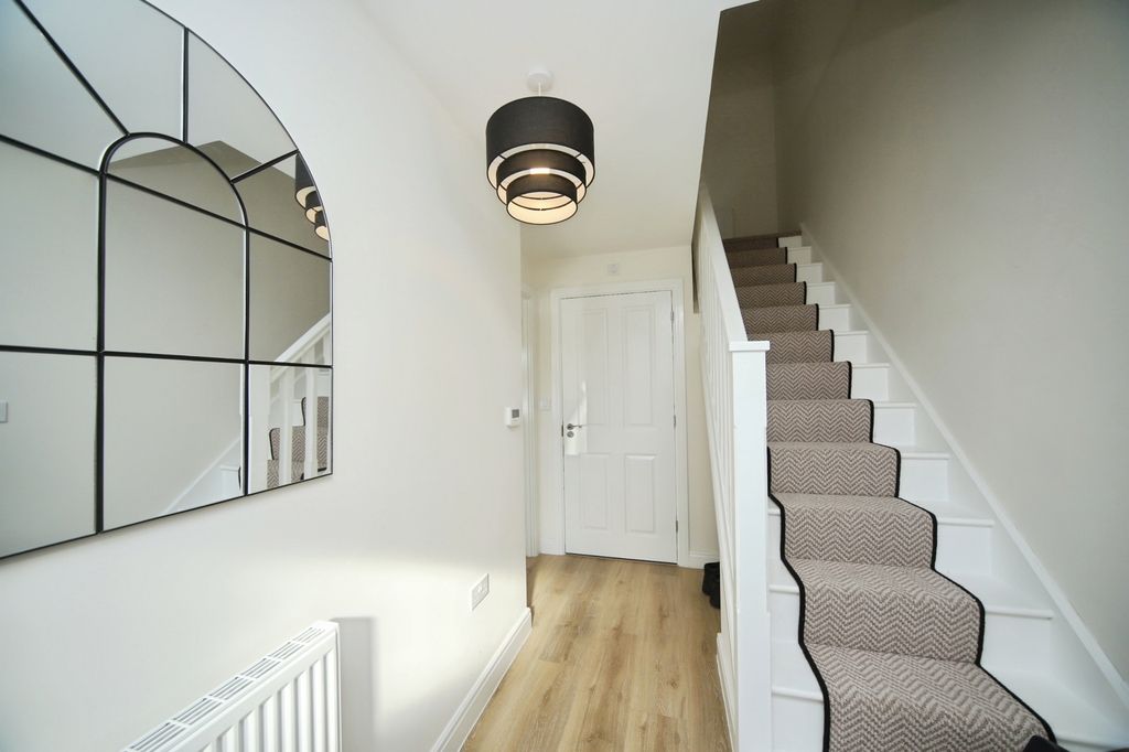 Property photo 3 of 17 Photo