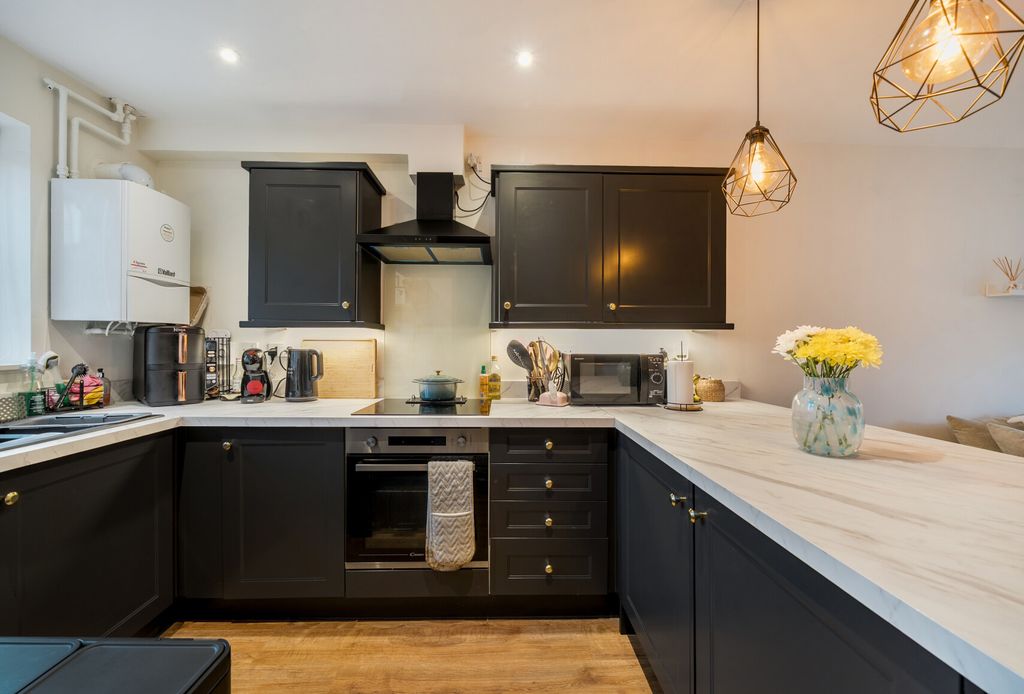 Property photo 2 of 12 1372592-6-6903940...