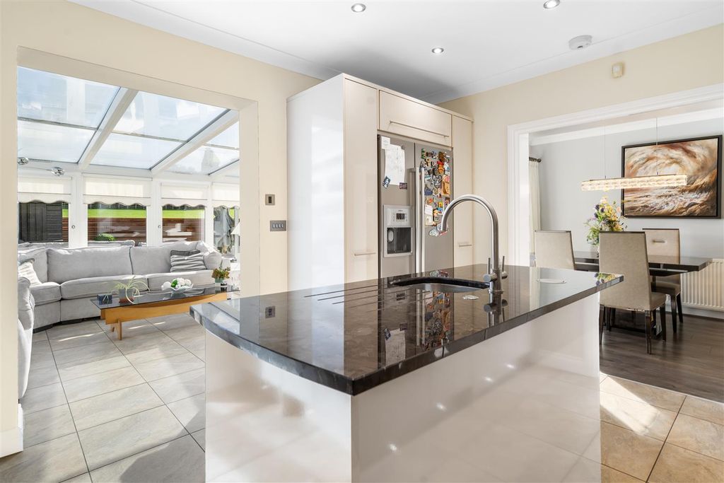 Property photo 3 of 25