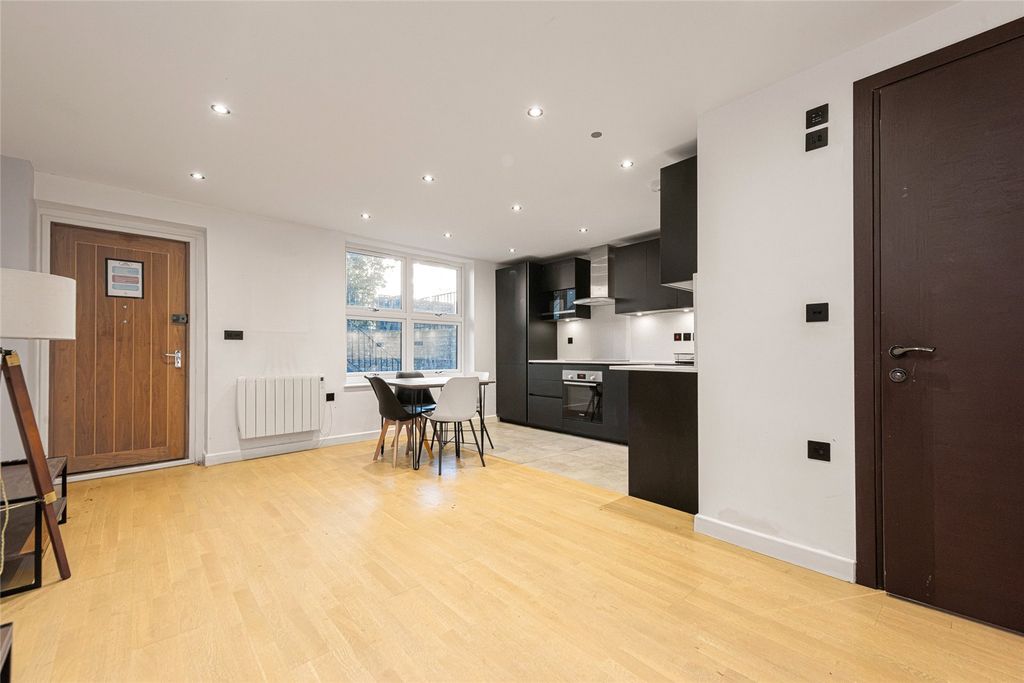 Property photo 3 of 22 Picture No. 04