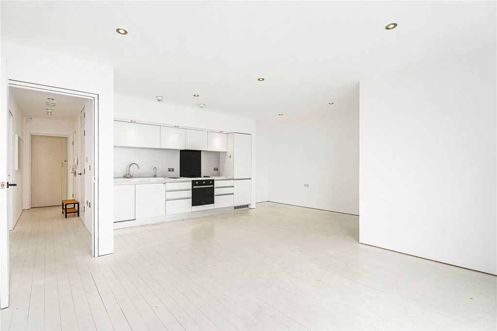 Property photo 2 of 26 Kitchen/ Reception