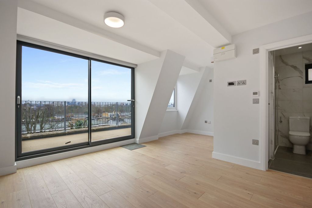 Property photo 3 of 8