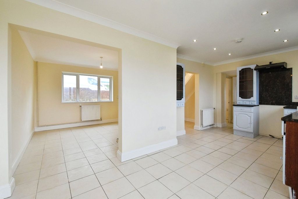 Property photo 3 of 18 Photo