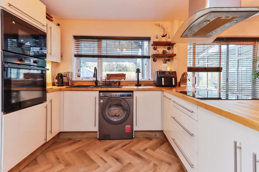 Property photo 2 of 25 4847952