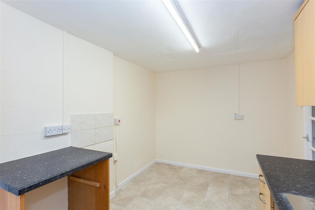 Property photo 3 of 8 Kitchen2.Jpg
