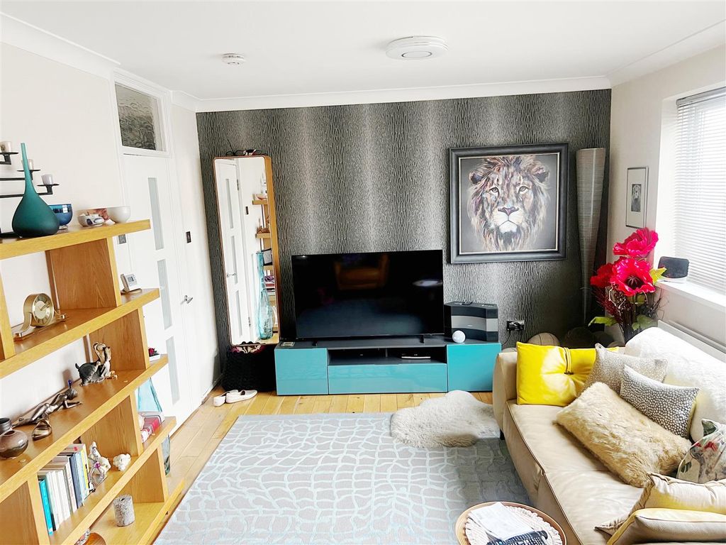 Property photo 2 of 14 Rec 2