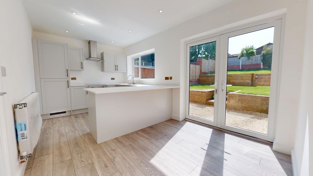Property photo 2 of 22 4320832