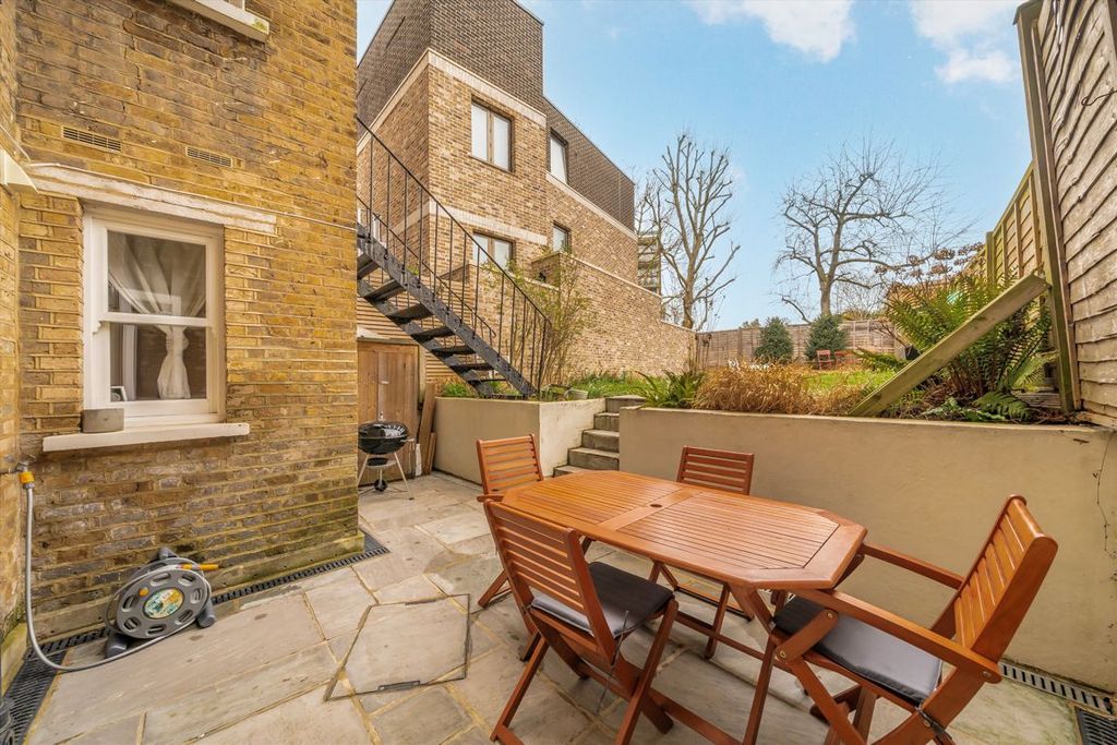 Property photo 2 of 8