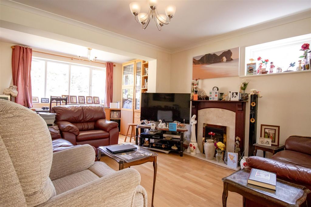Property photo 3 of 34
