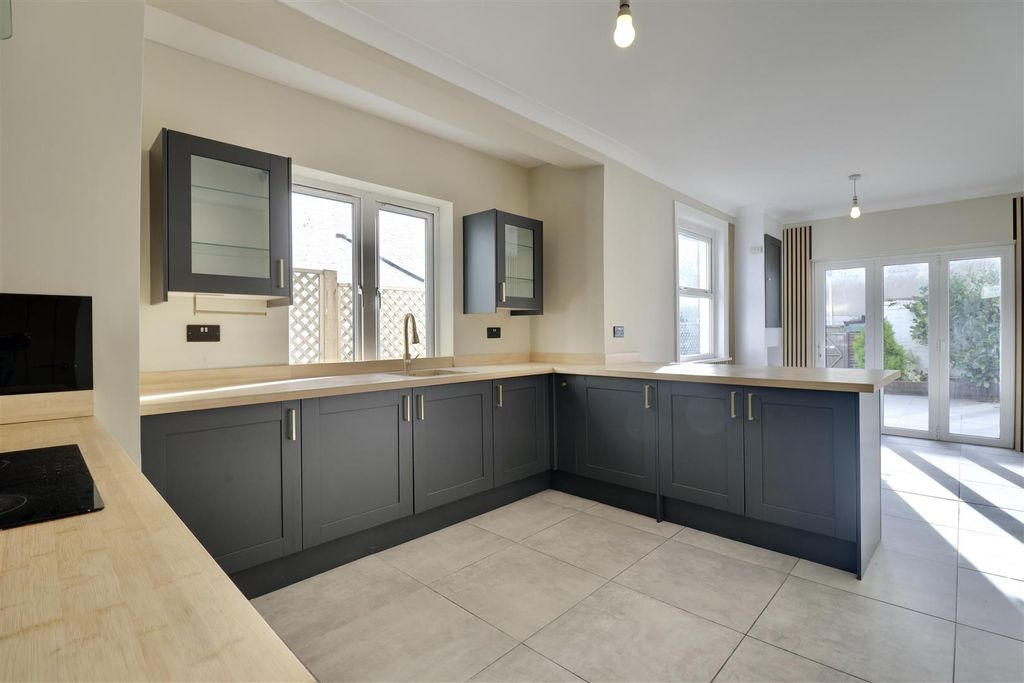 Property photo 3 of 21 4B20CC9C-D4Fe-4255-9Af3-1B6E5B613754_1_201_A.Jpeg