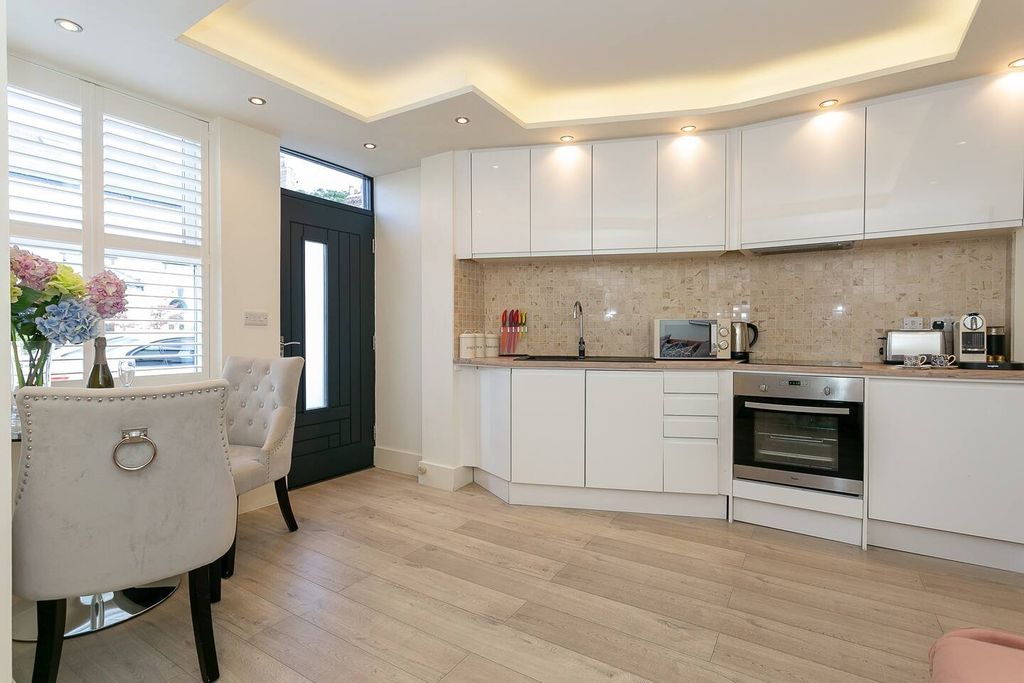 Property photo 2 of 12 Picture No. 09