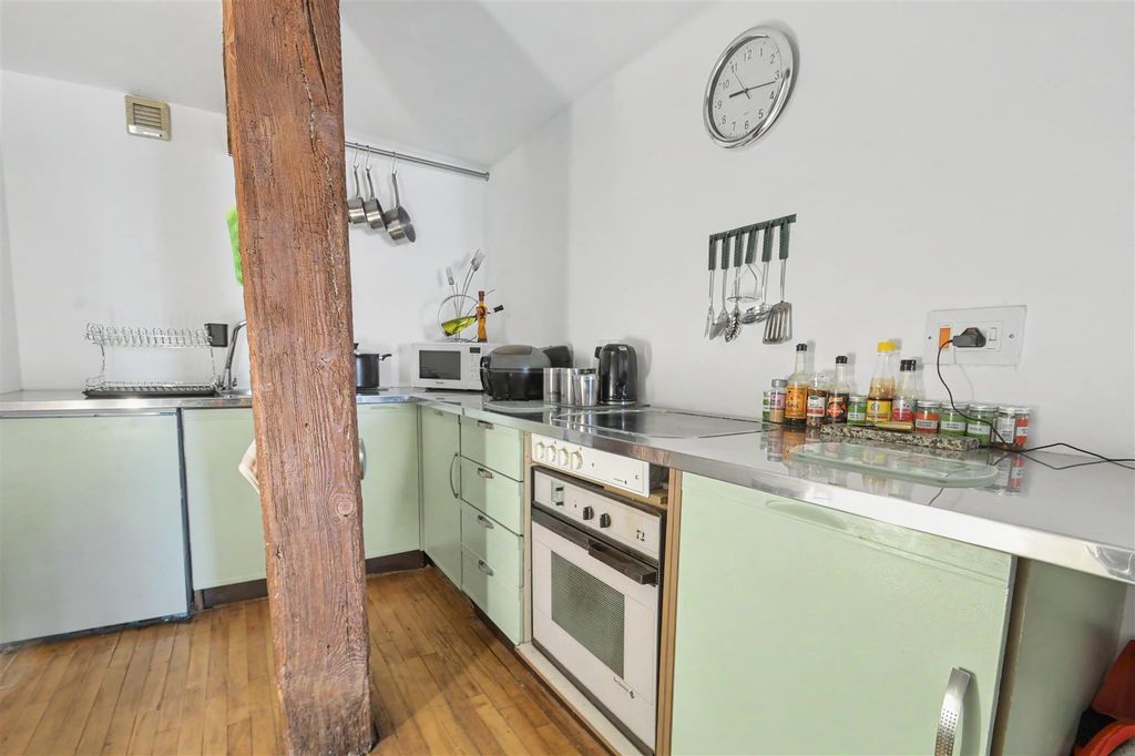 Property photo 3 of 9 Kitchen.Jpg