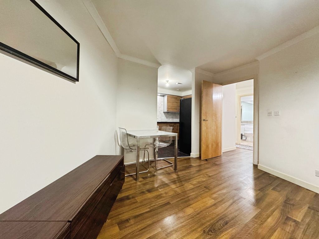 Property photo 3 of 12 Lounge/Dining