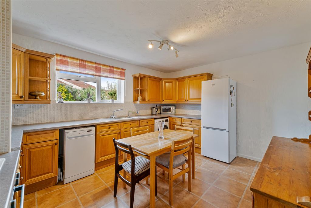 Property photo 3 of 16 Kitchen/Dining Room